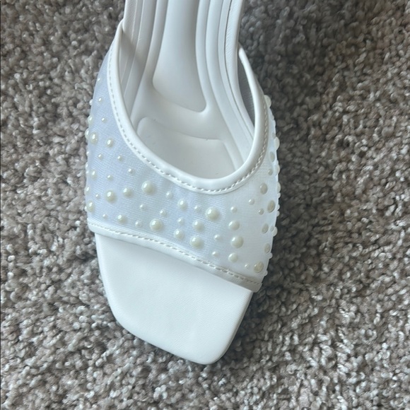 New BCBG White Studded Mules – Size 8 - Picture 5 of 6